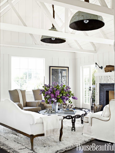 hanging-buoy-lights-white-arched-ceiling-living-room-0712-dempster02-lgn