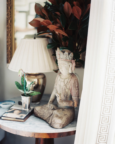 December+2012+Issue+small+statue+mirrored+iZv1C8y3uiGl